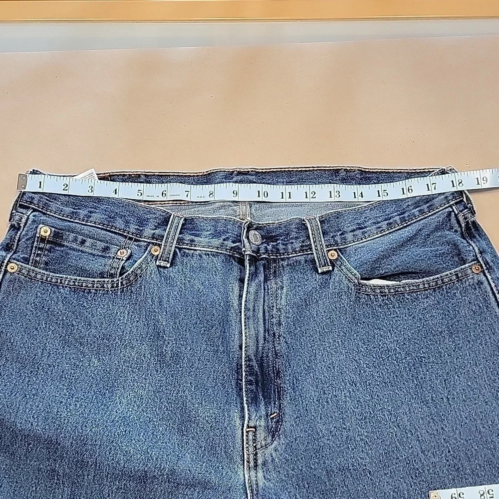 Levi's 505 Regular Fit Size 38x30 Medium Wash Blue Jeans, EUC